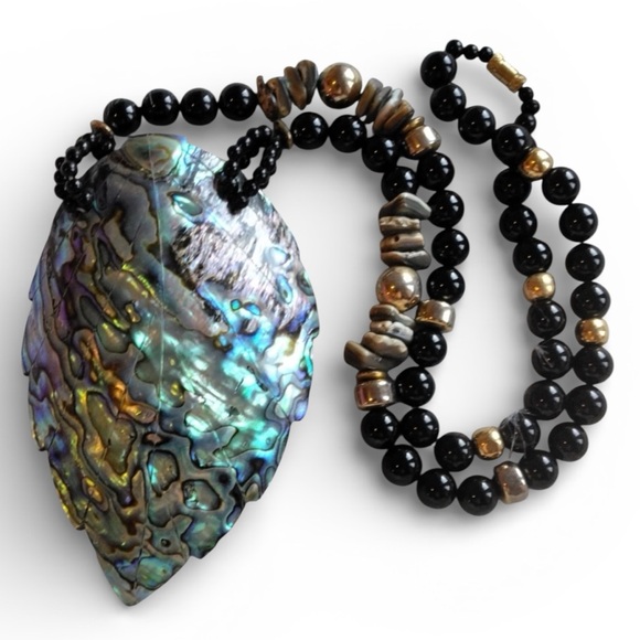 Elegant Vintage Abalone Shell Necklace - Picture 2 of 4